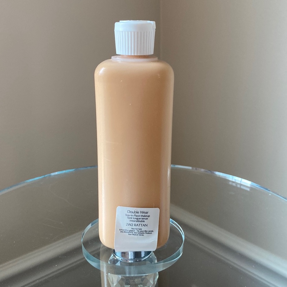 Estée Lauder- various shades available! 6.7oz Double Wear Stay-In-Place Makeup